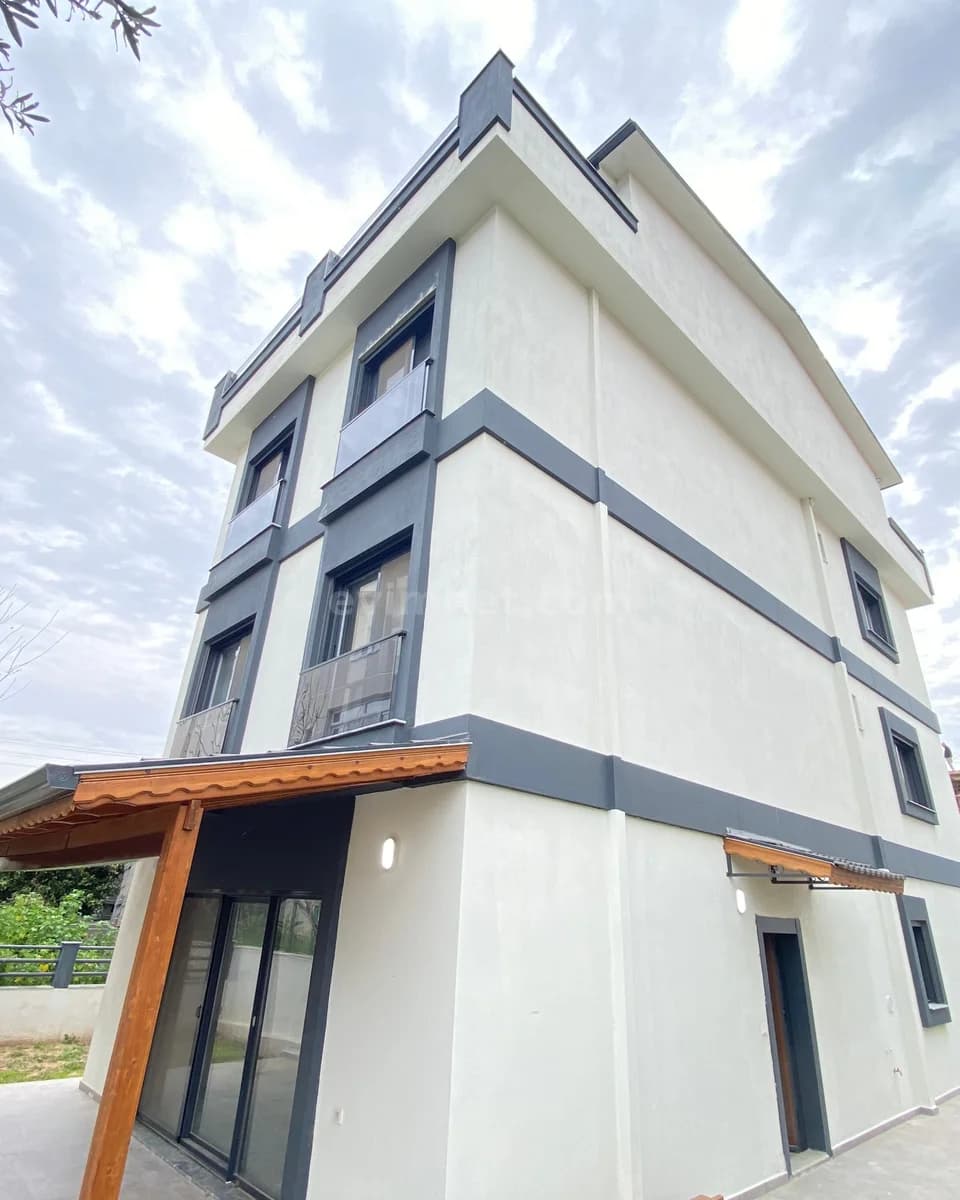 Menderes Satılık Villa — 1