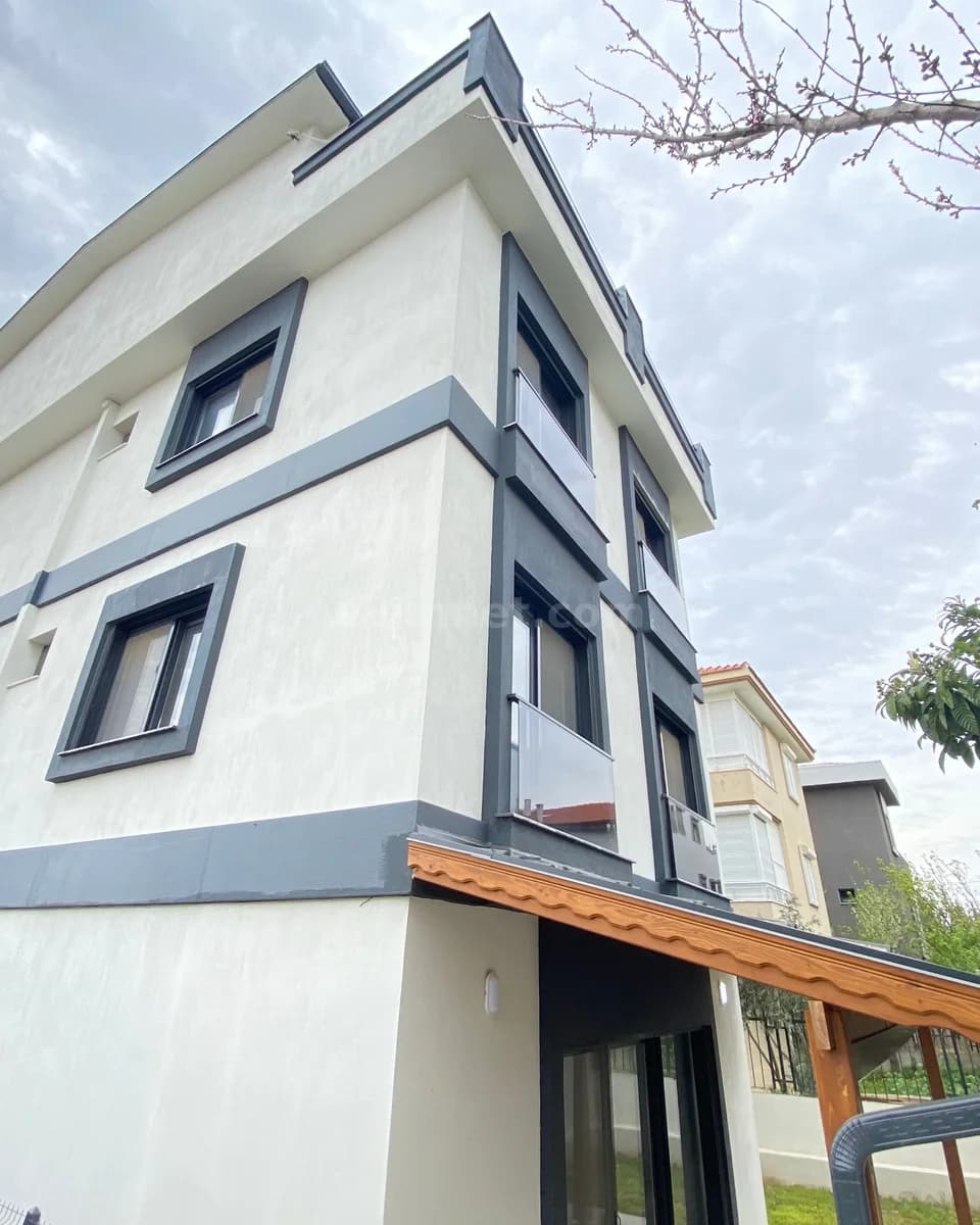 Menderes Satılık Villa — 3