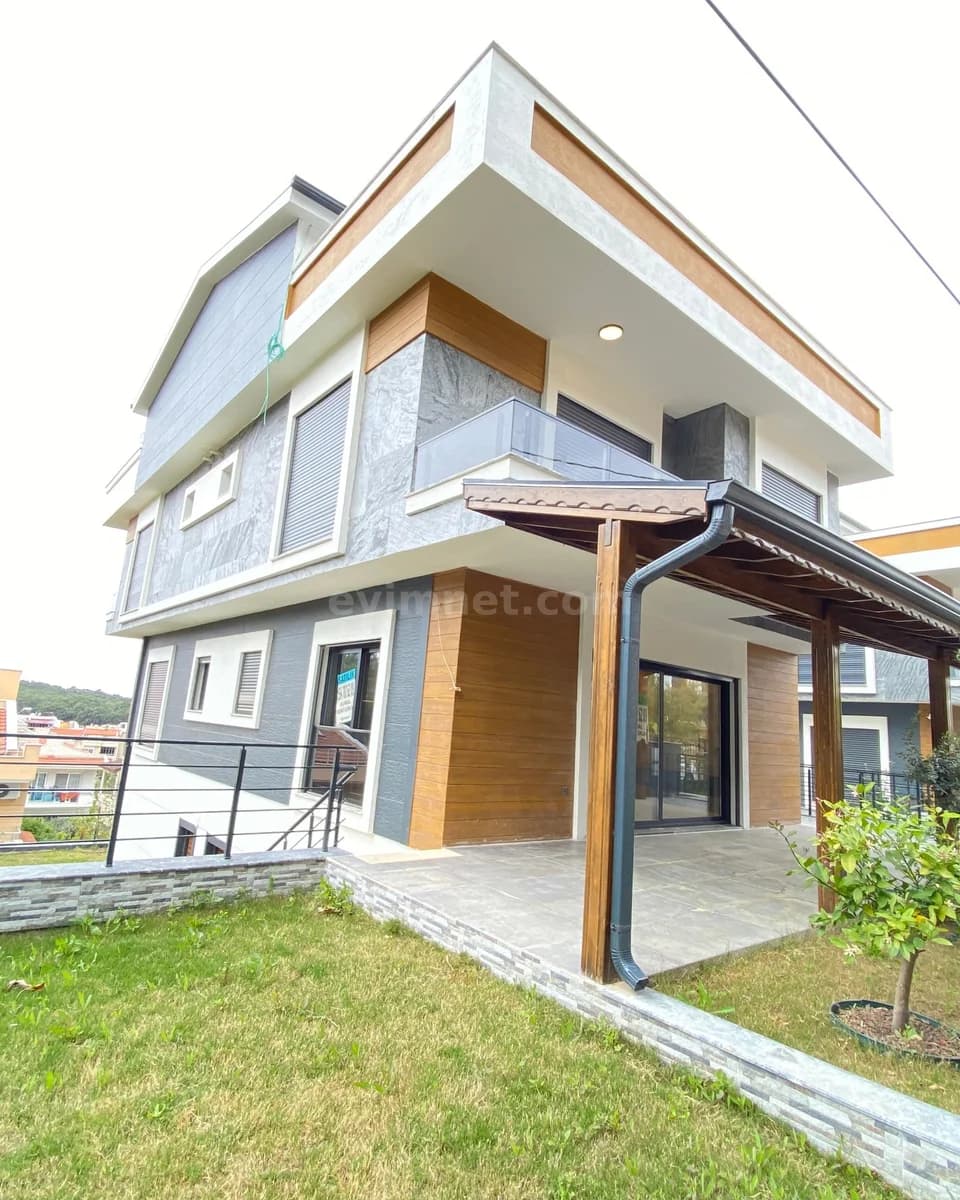Menderes Satılık Villa — 1