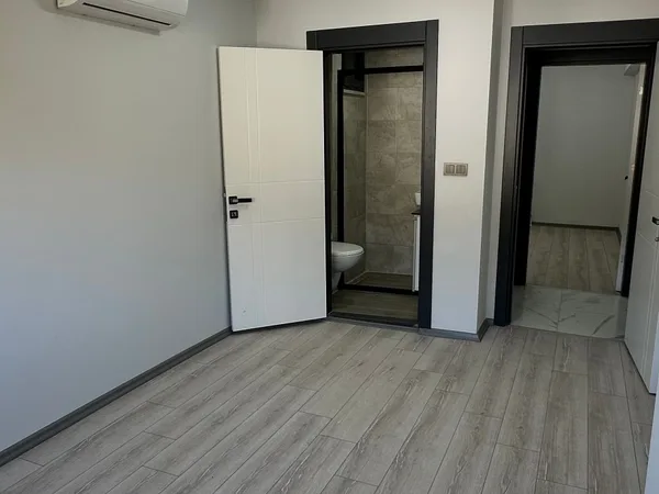 Karşıyaka Satılık Daire 2. görünüm